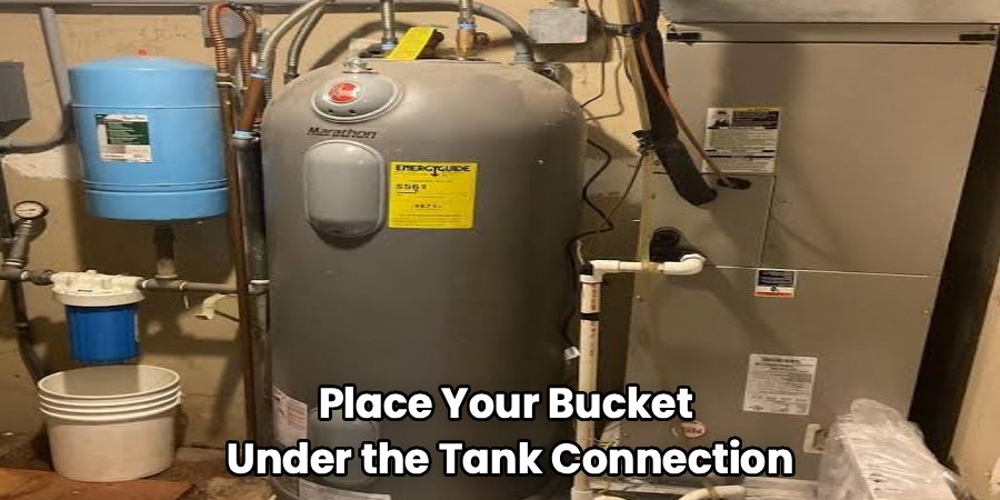 Place Your Bucket 
Under the Tank Connection